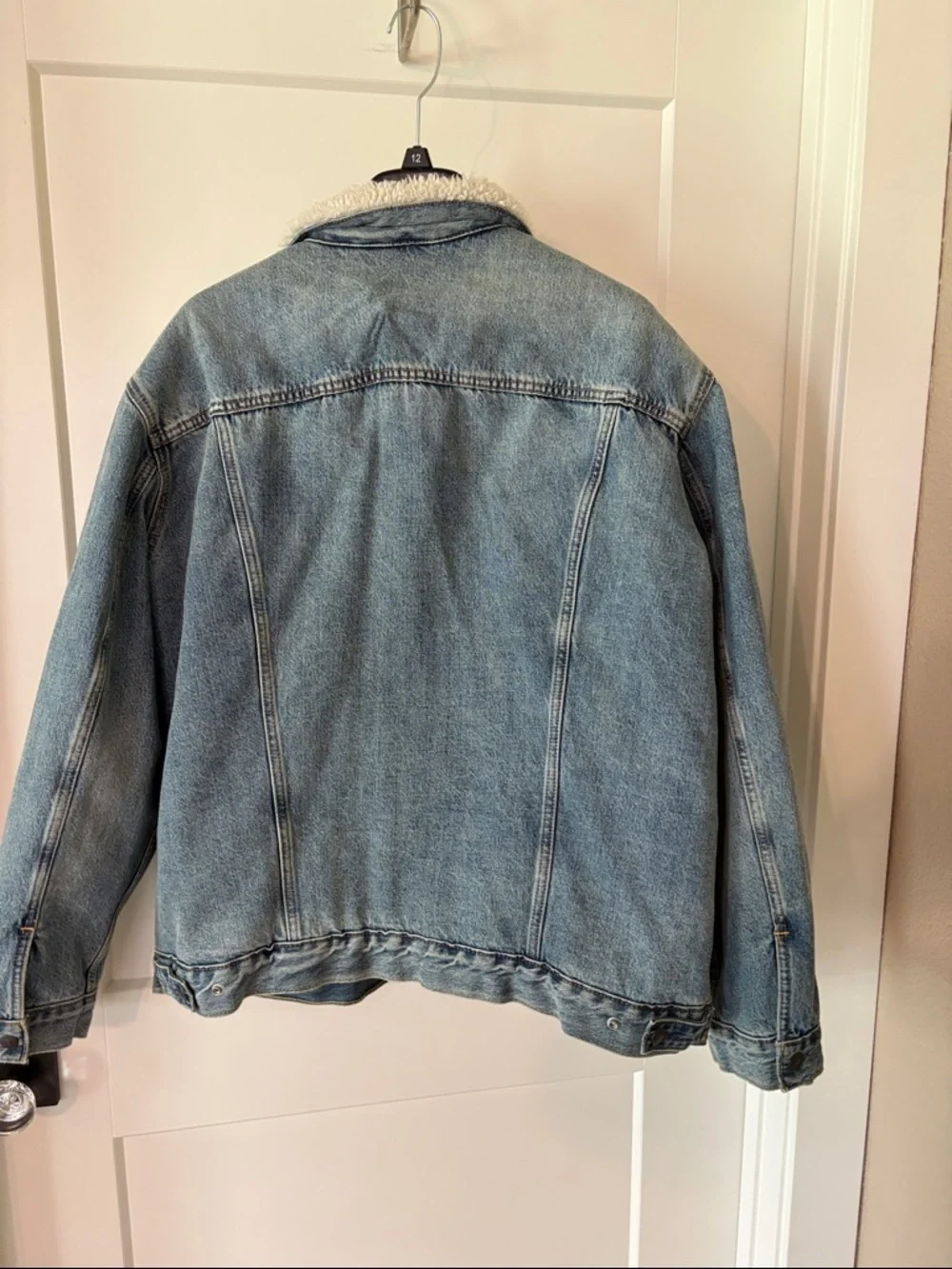 Levi's Light Blue Denim Jacket with Cream Sherpa Collar - Picture 3 of 3